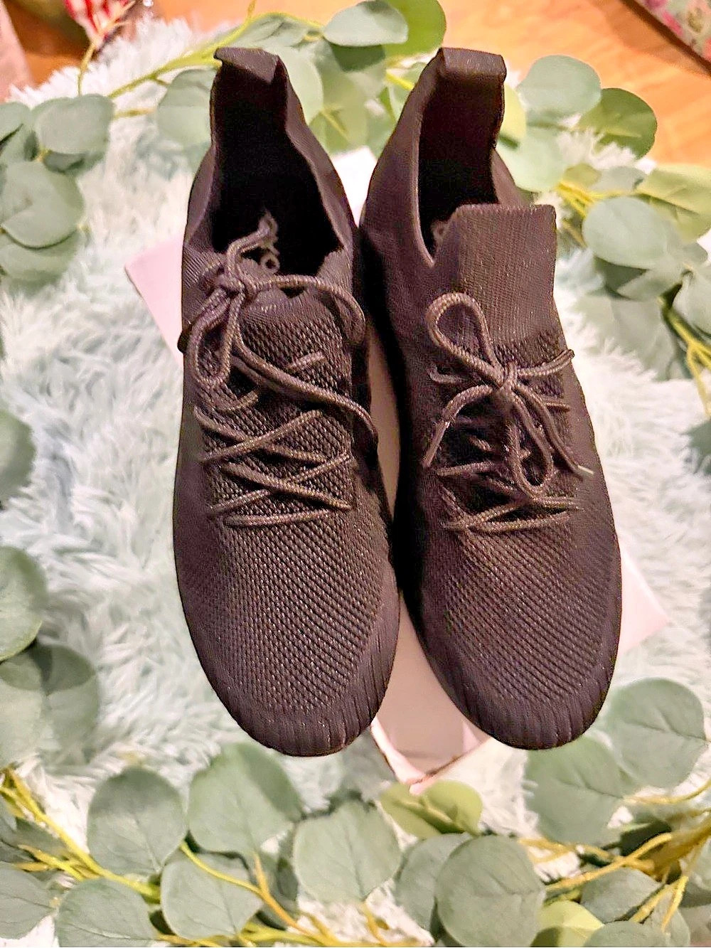 QYOO Black Knit Sneakers Like New